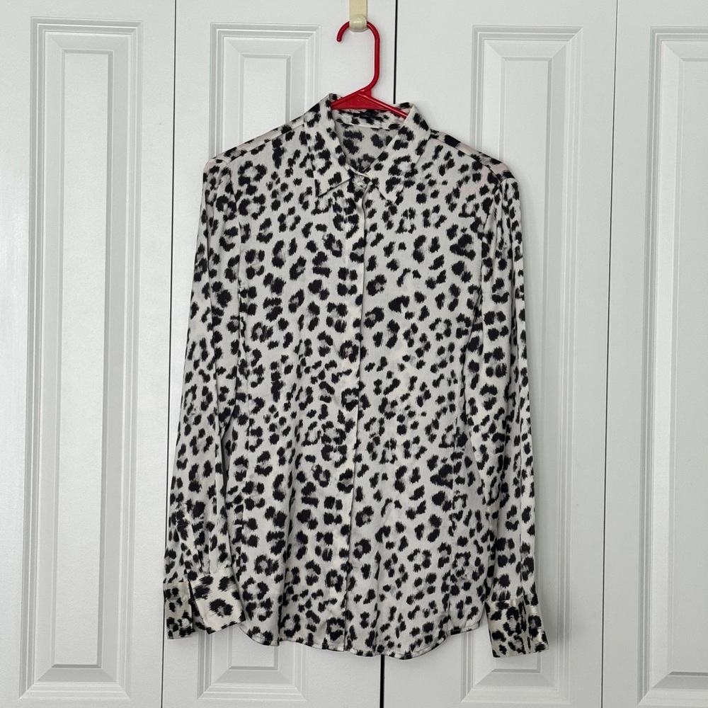 Ann Taylor Silk black/white/grey leopard pattern button-down blouse.  Size 8